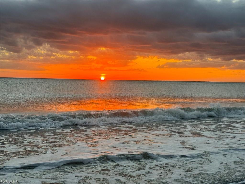 4137 Bay Beach LN 585