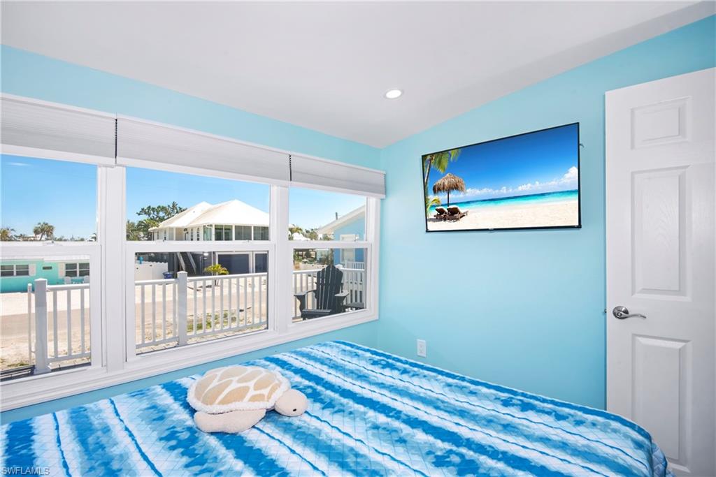 161 / 163 Mango ST