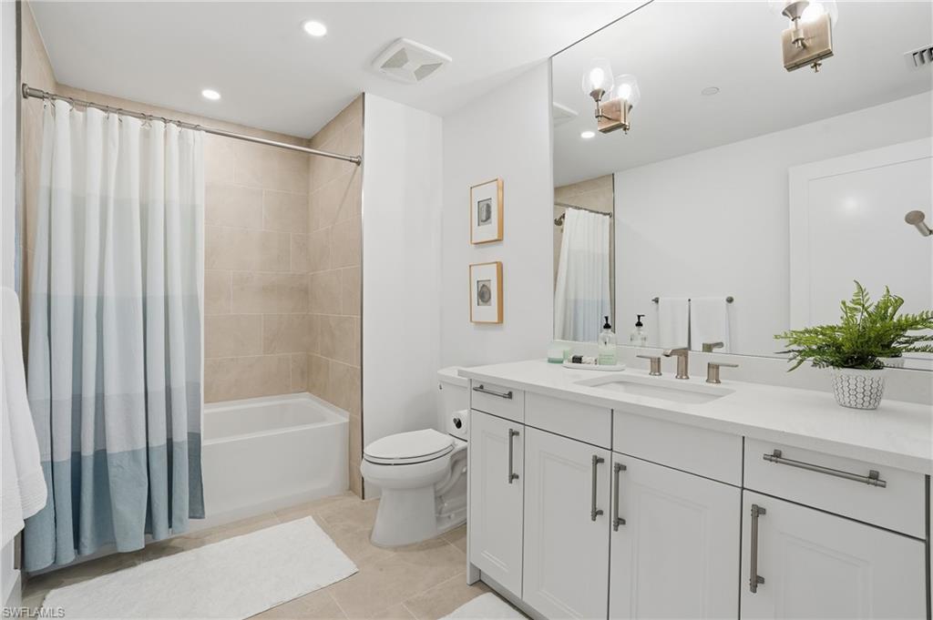 4142 Bay Beach LN 904