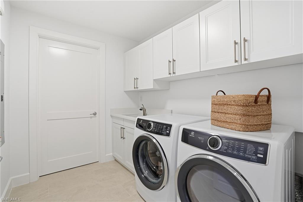 4142 Bay Beach LN 904