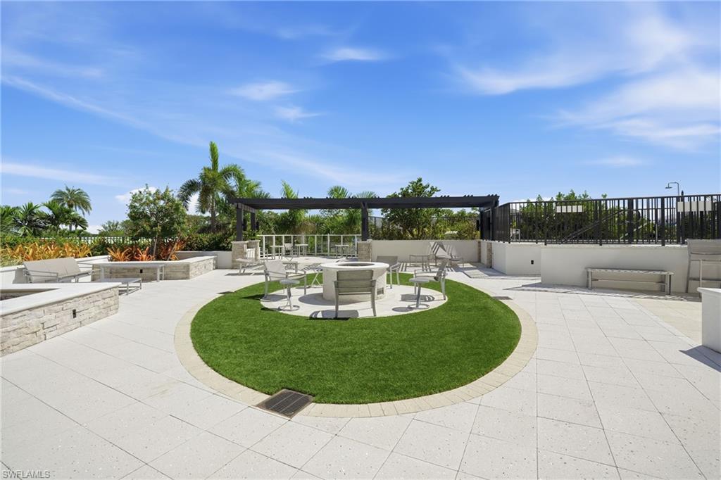 4142 Bay Beach LN 904