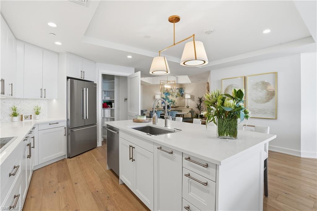 4142 Bay Beach LN 904