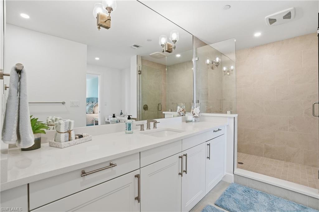 4142 Bay Beach LN 904