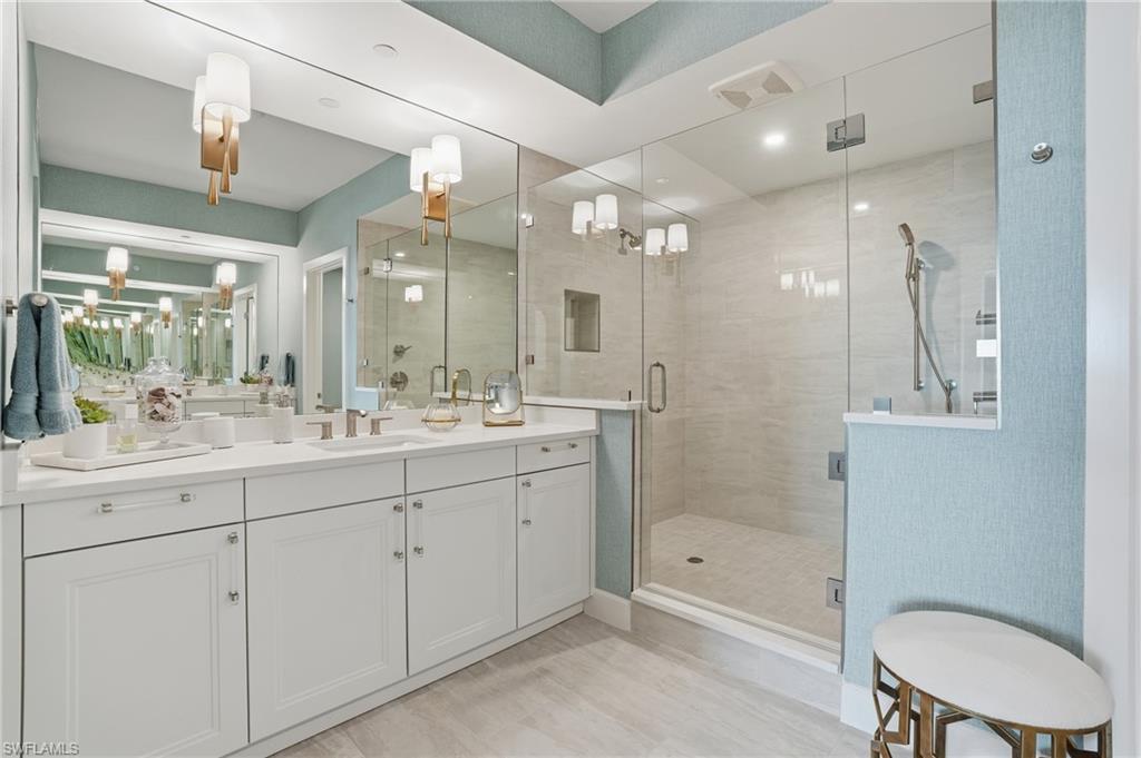 4142 Bay Beach LN 904