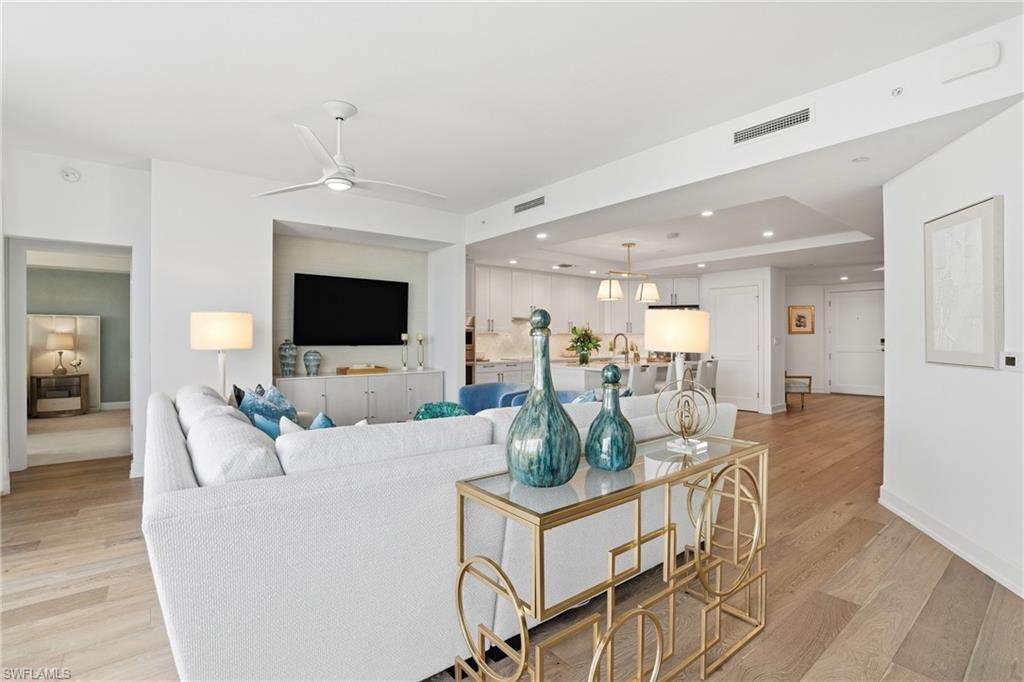 4142 Bay Beach LN 904