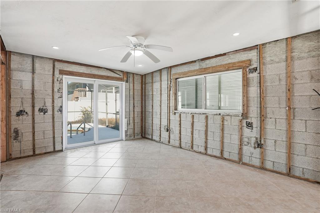 193 Hibiscus DR