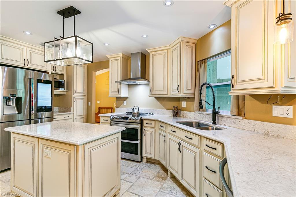 401 Candlewick CIR E