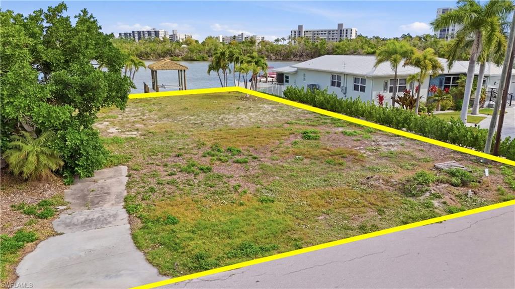 8061 Lagoon RD