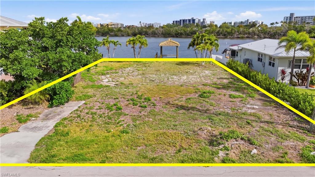 8061 Lagoon RD