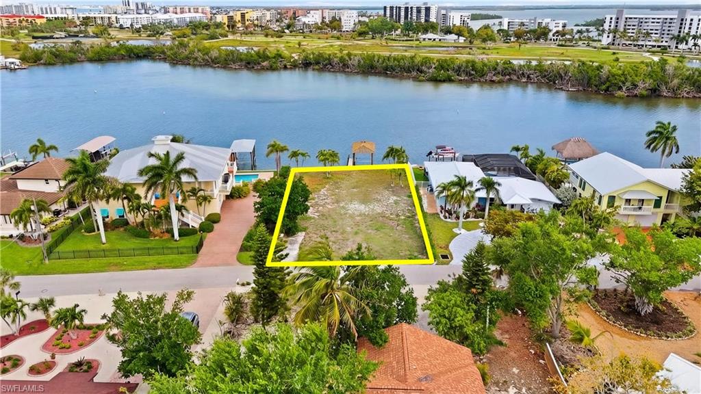 8061 Lagoon RD