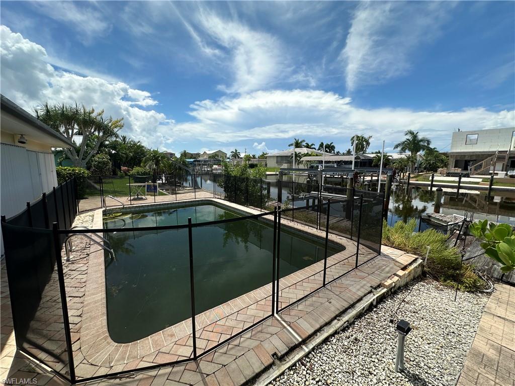 12 Bayview BLVD