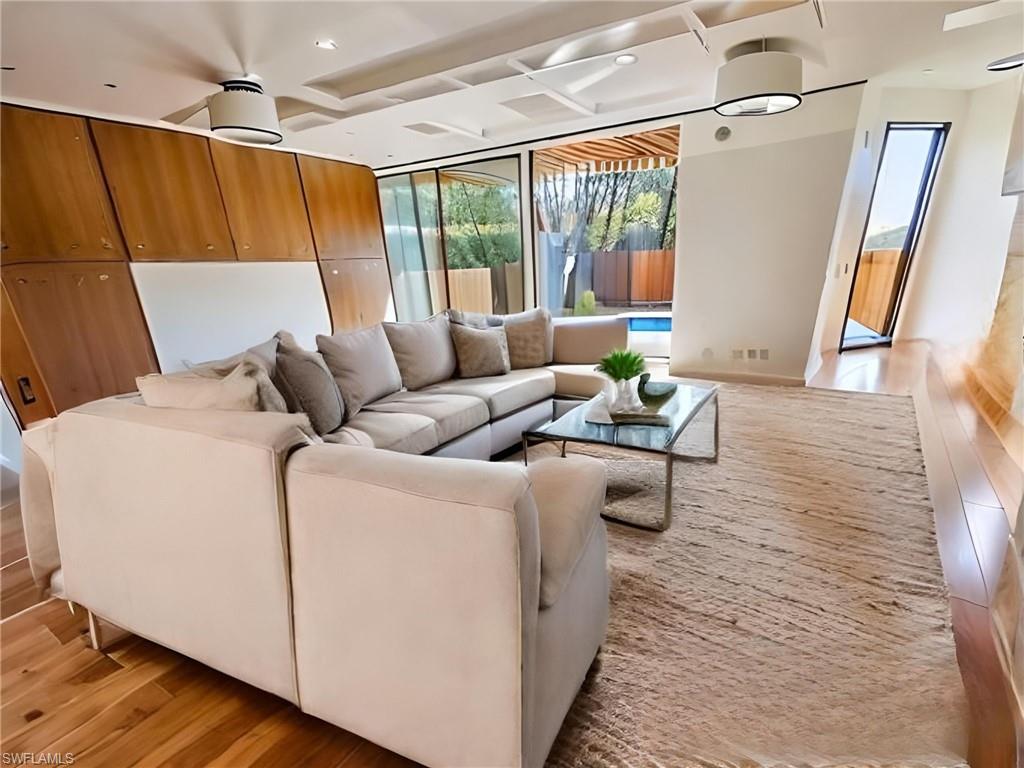 12 Bayview BLVD