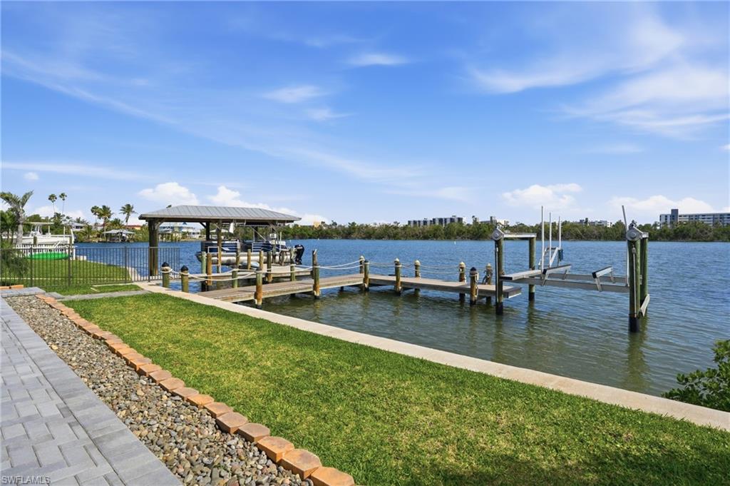8009 Lagoon RD