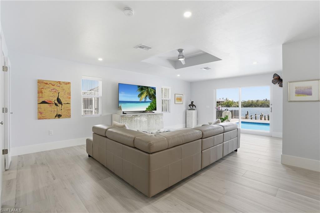 8009 Lagoon RD