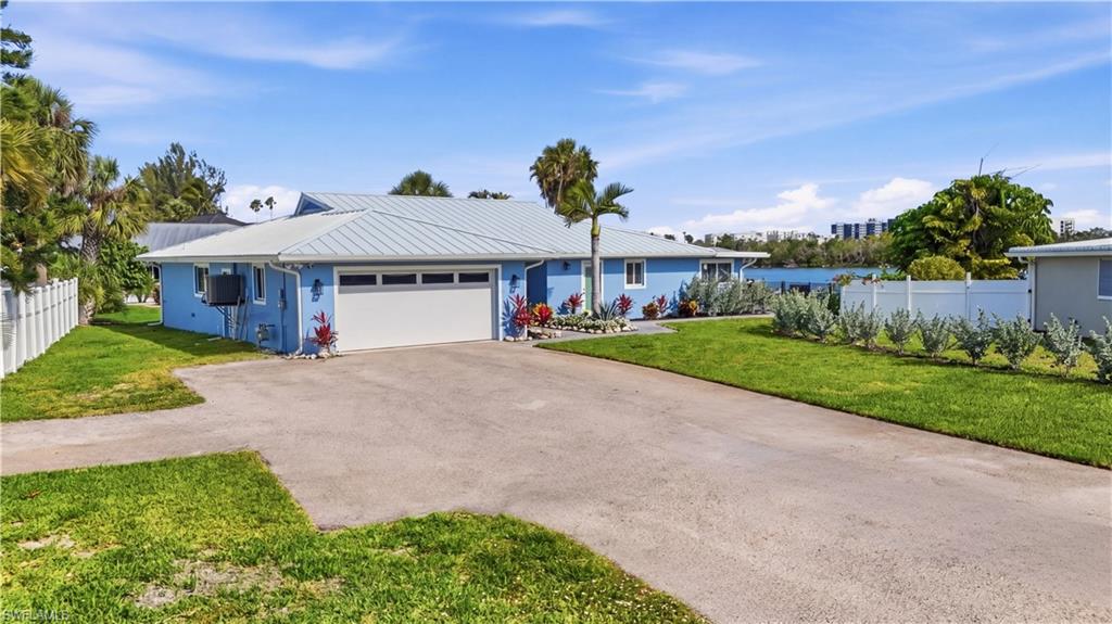 8009 Lagoon RD