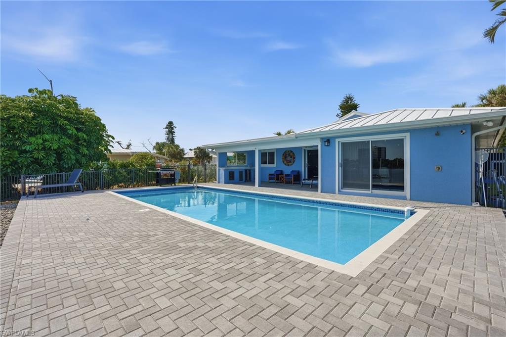 8009 Lagoon RD