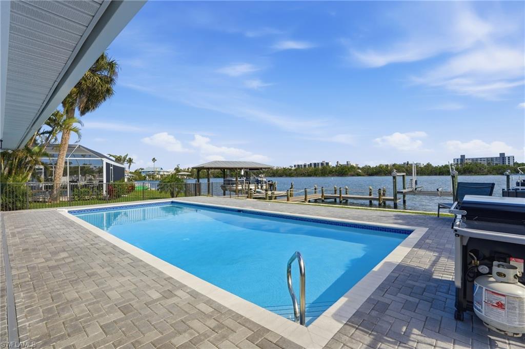 8009 Lagoon RD