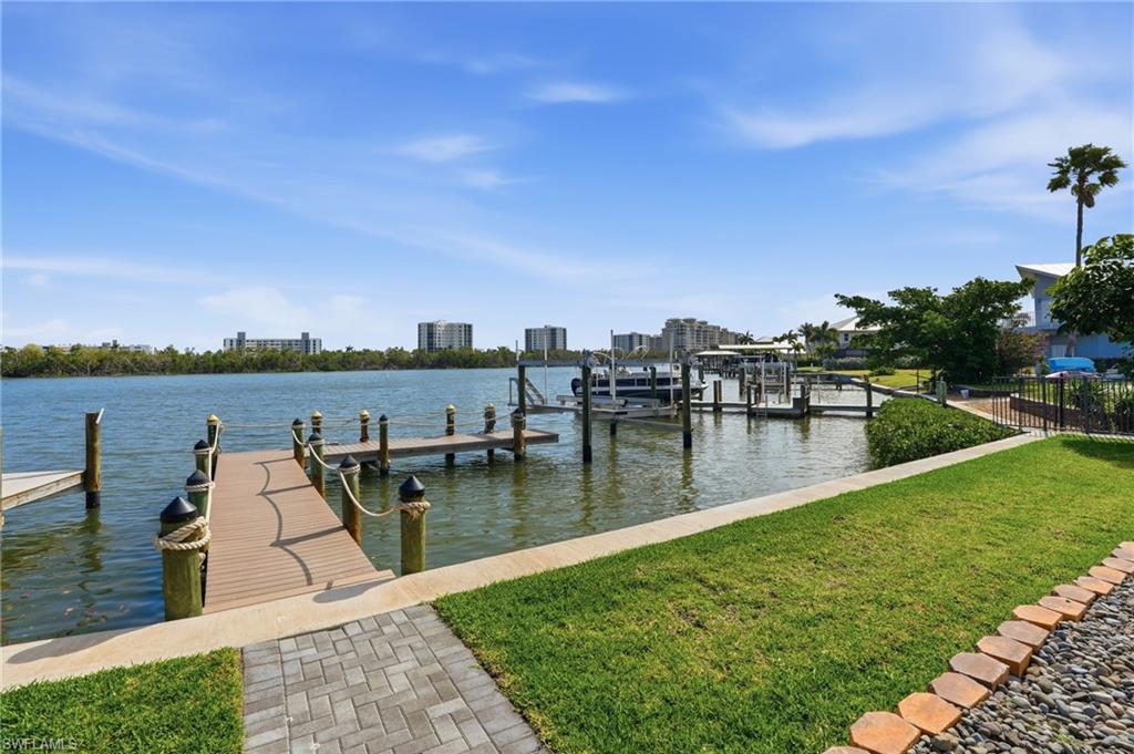 8009 Lagoon RD