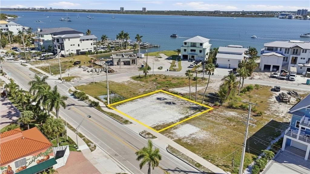 521 Estero BLVD