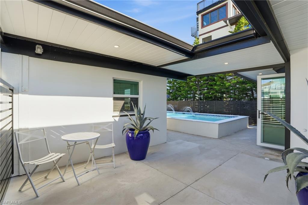 239 Curlew ST