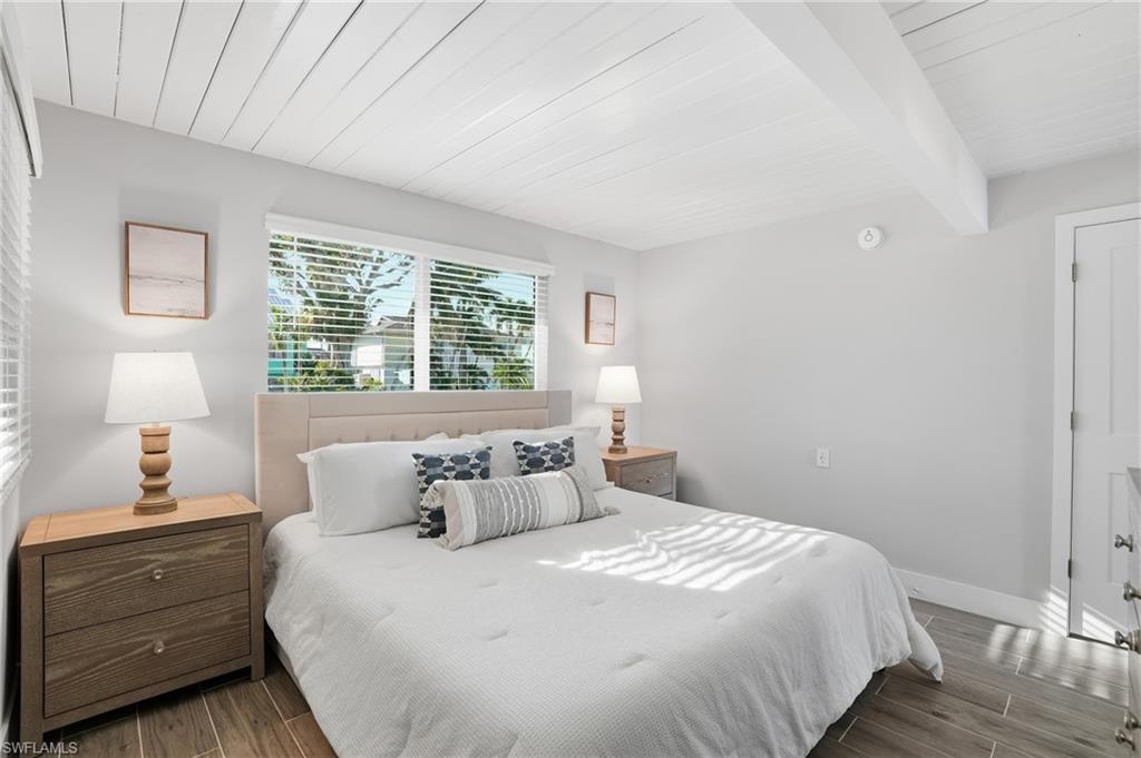 239 Curlew ST