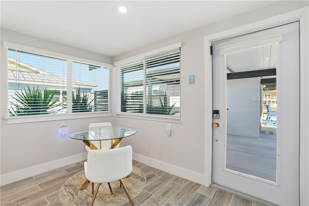 239 Curlew ST