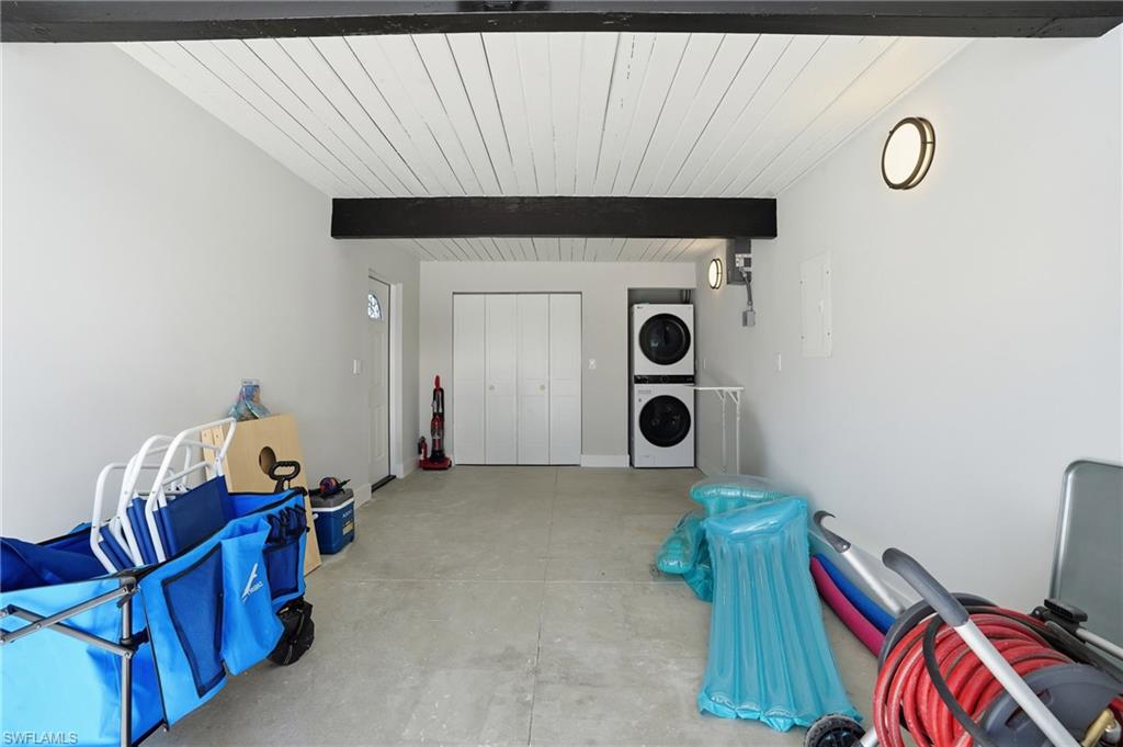 239 Curlew ST