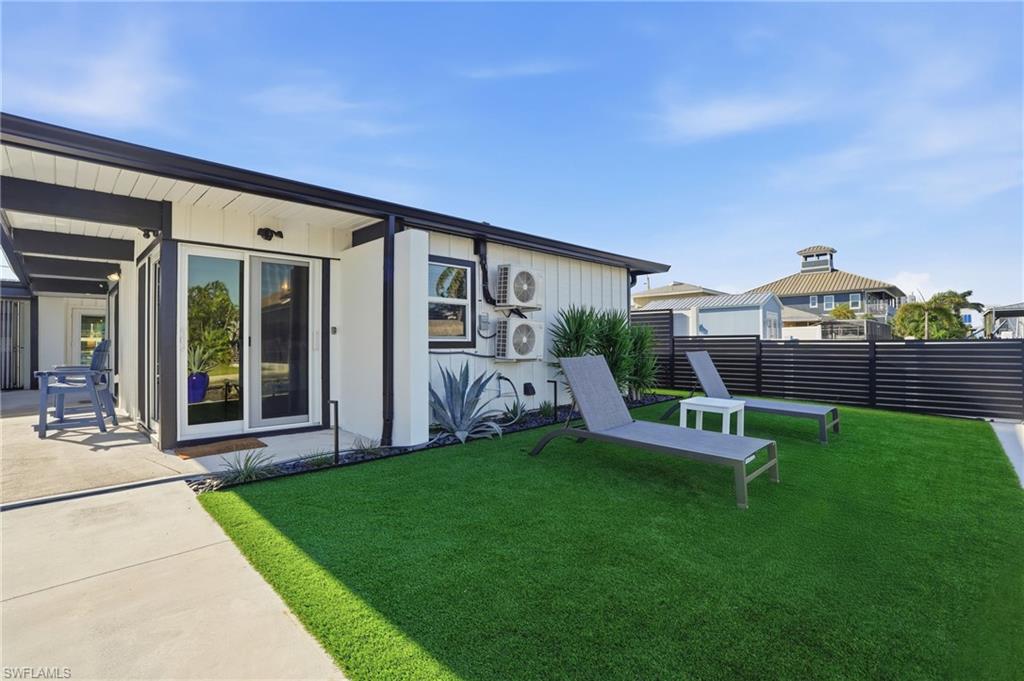 239 Curlew ST