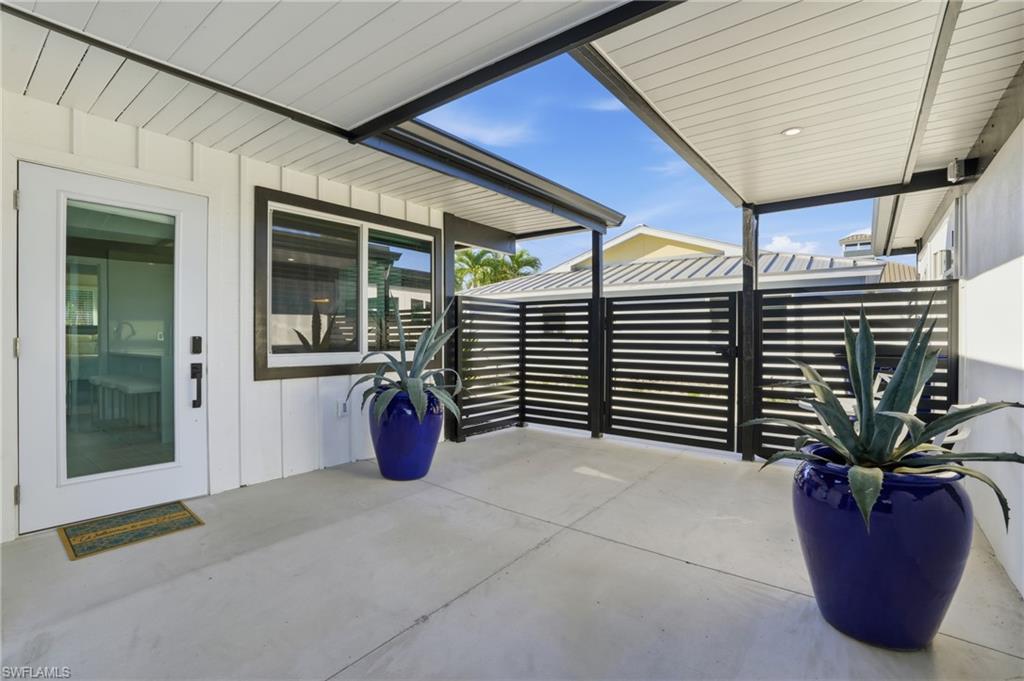 239 Curlew ST