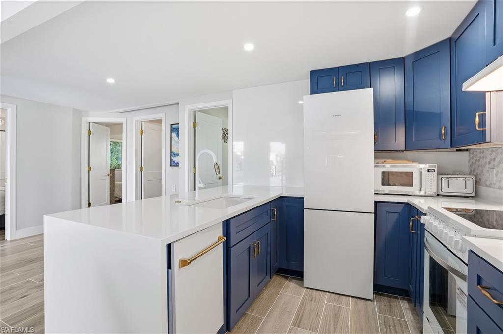 239 Curlew ST