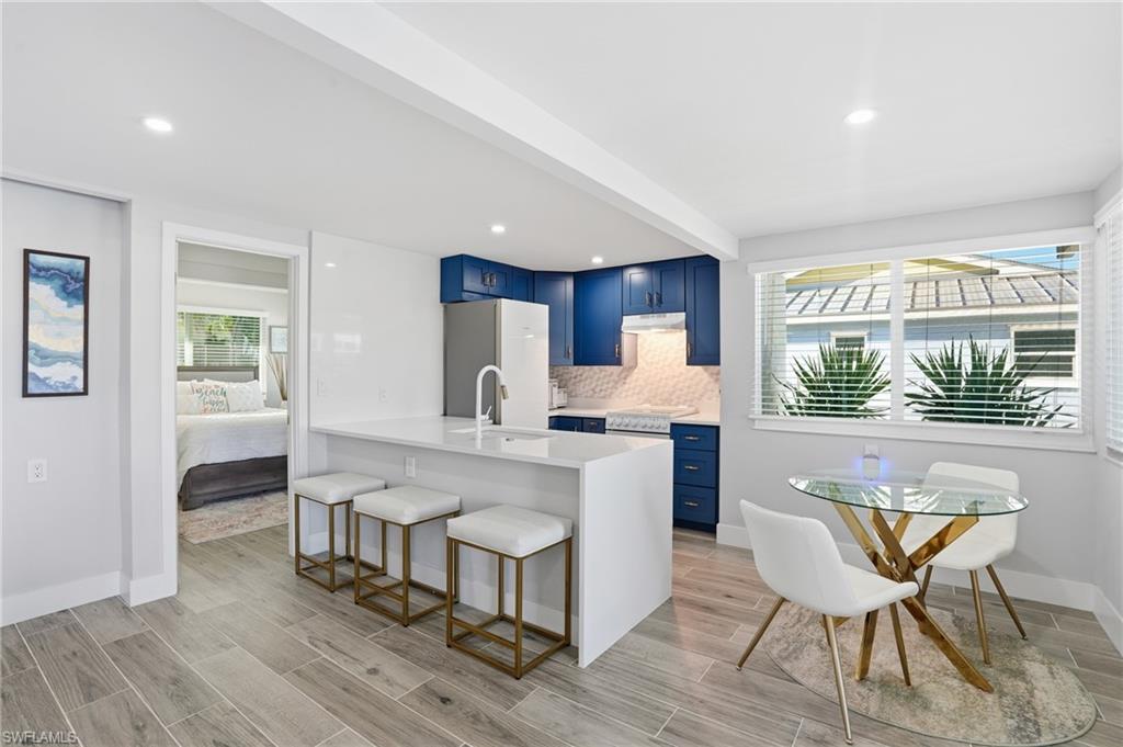 239 Curlew ST