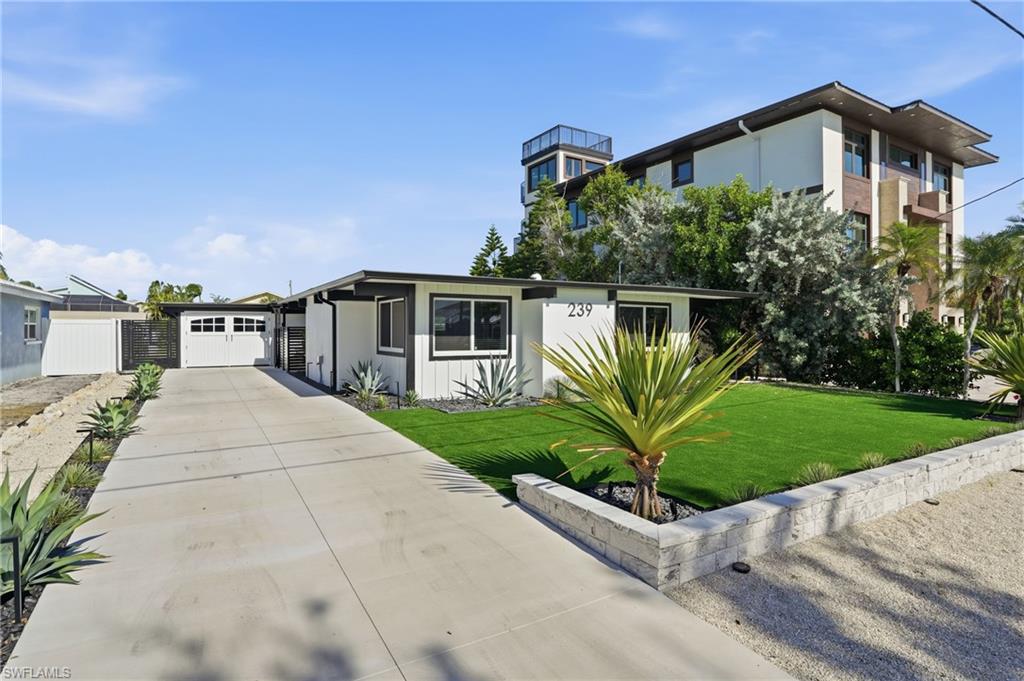 239 Curlew ST