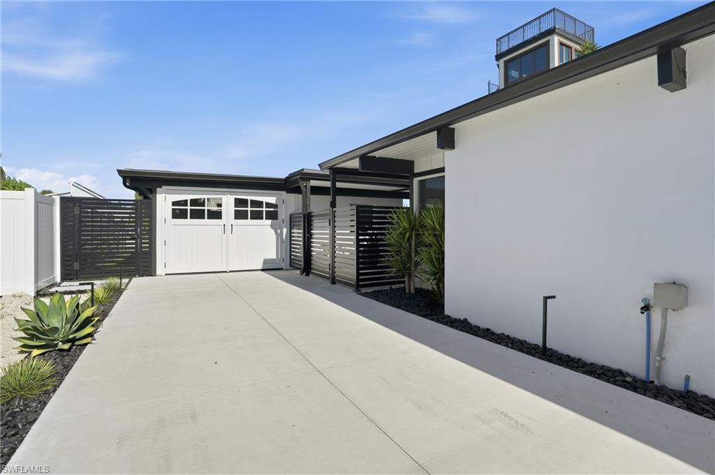 239 Curlew ST