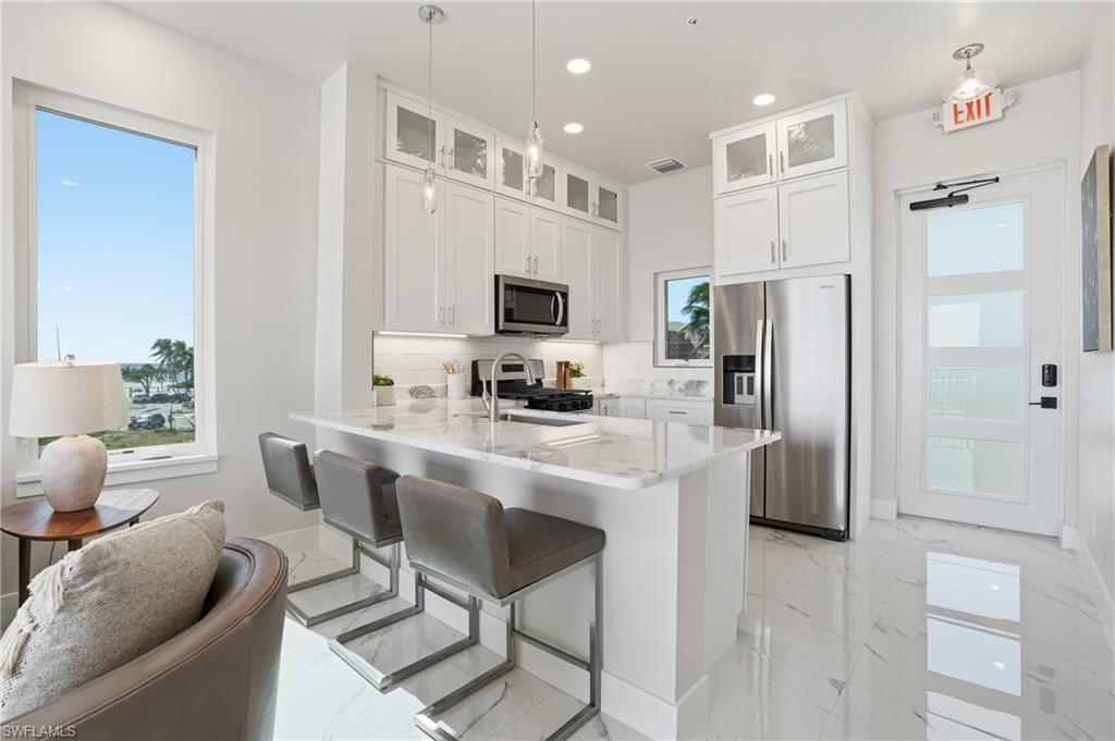 855 Lagoon ST 2