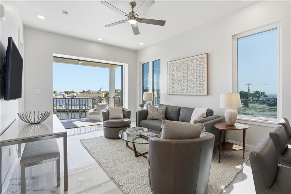 855 Lagoon ST 2