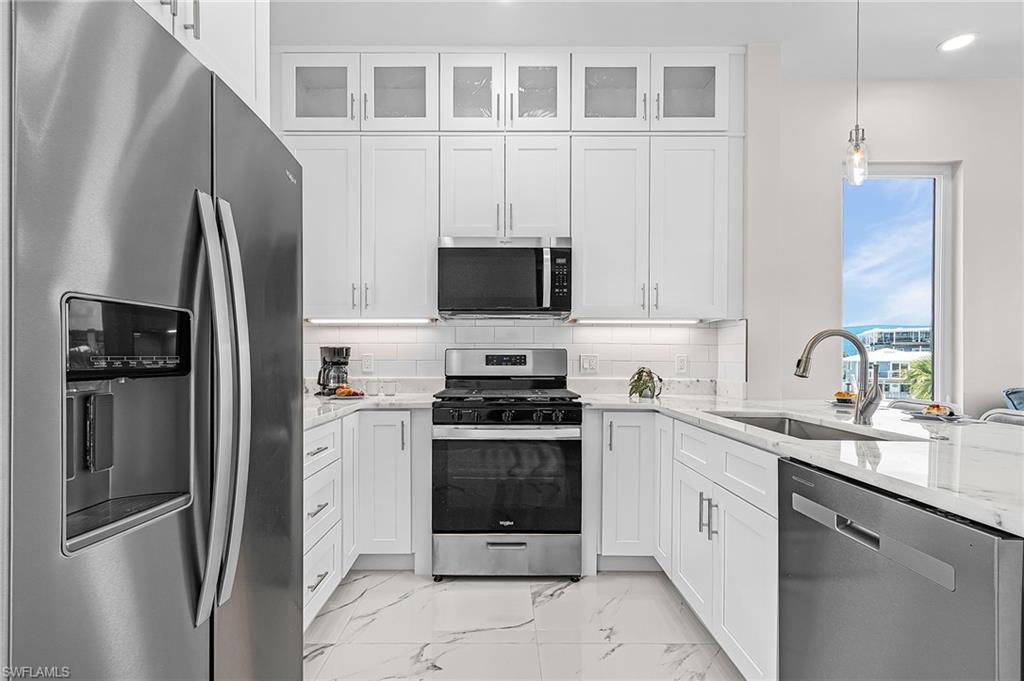 855 Lagoon ST 4