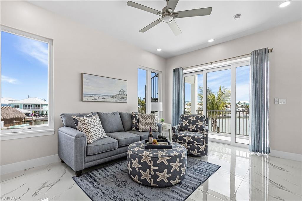 855 Lagoon ST 4