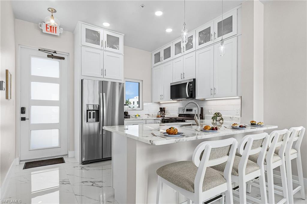 855 Lagoon ST 4
