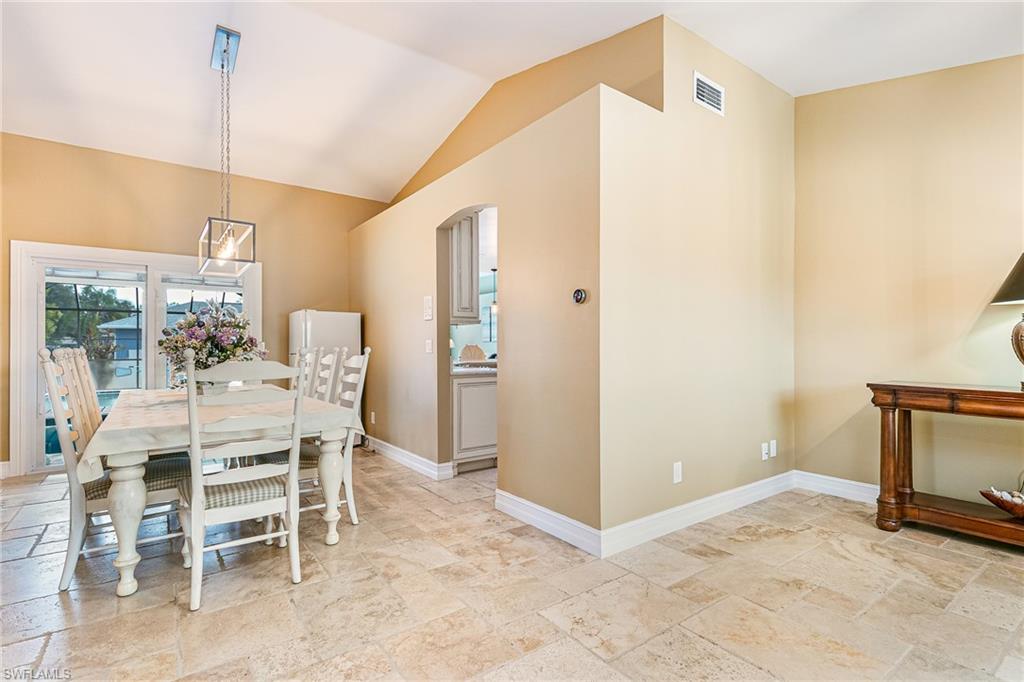 401 Candlewick CIR E