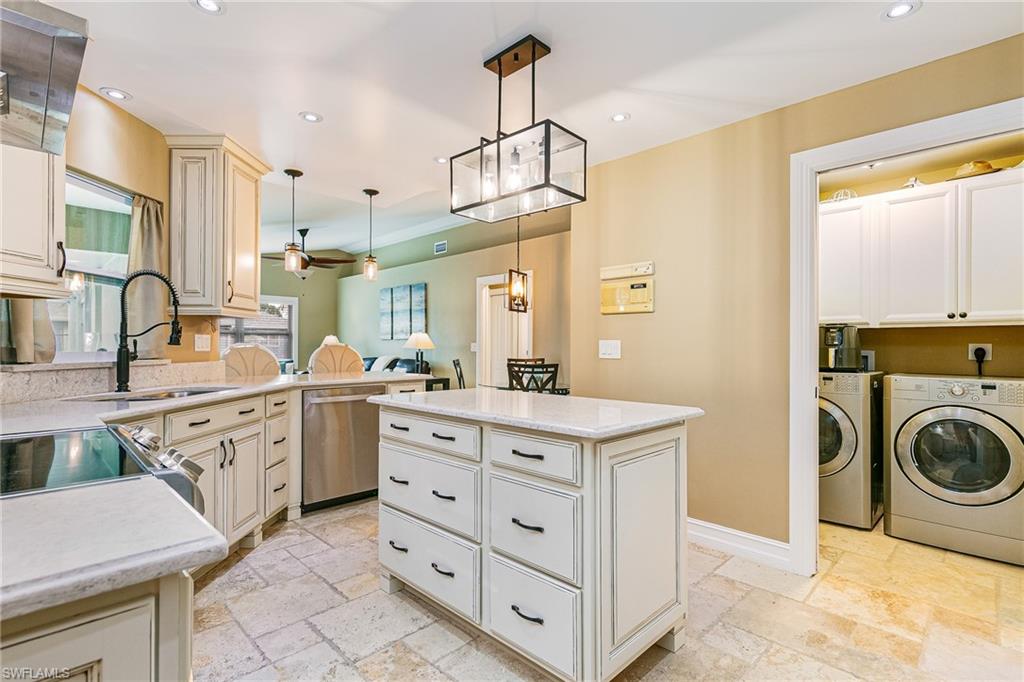 401 Candlewick CIR E