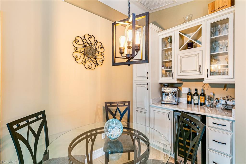 401 Candlewick CIR E