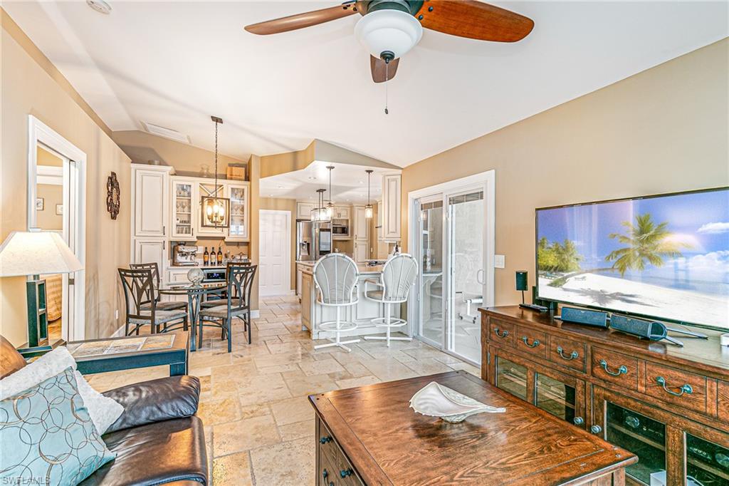 401 Candlewick CIR E