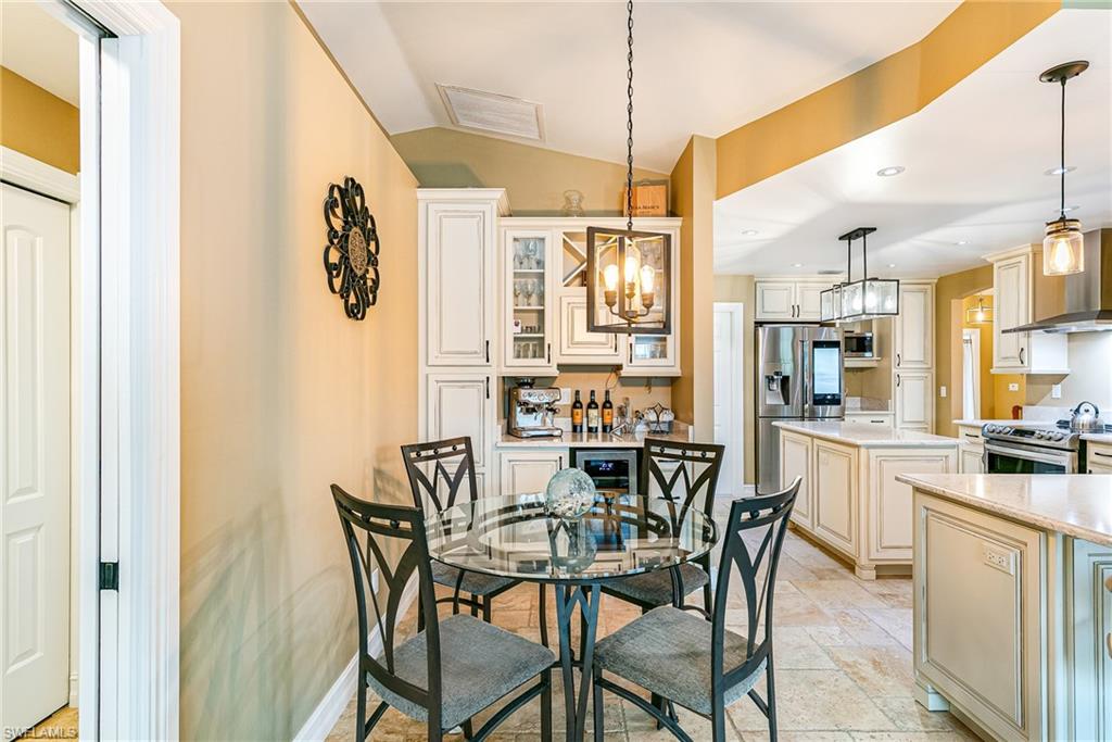 401 Candlewick CIR E