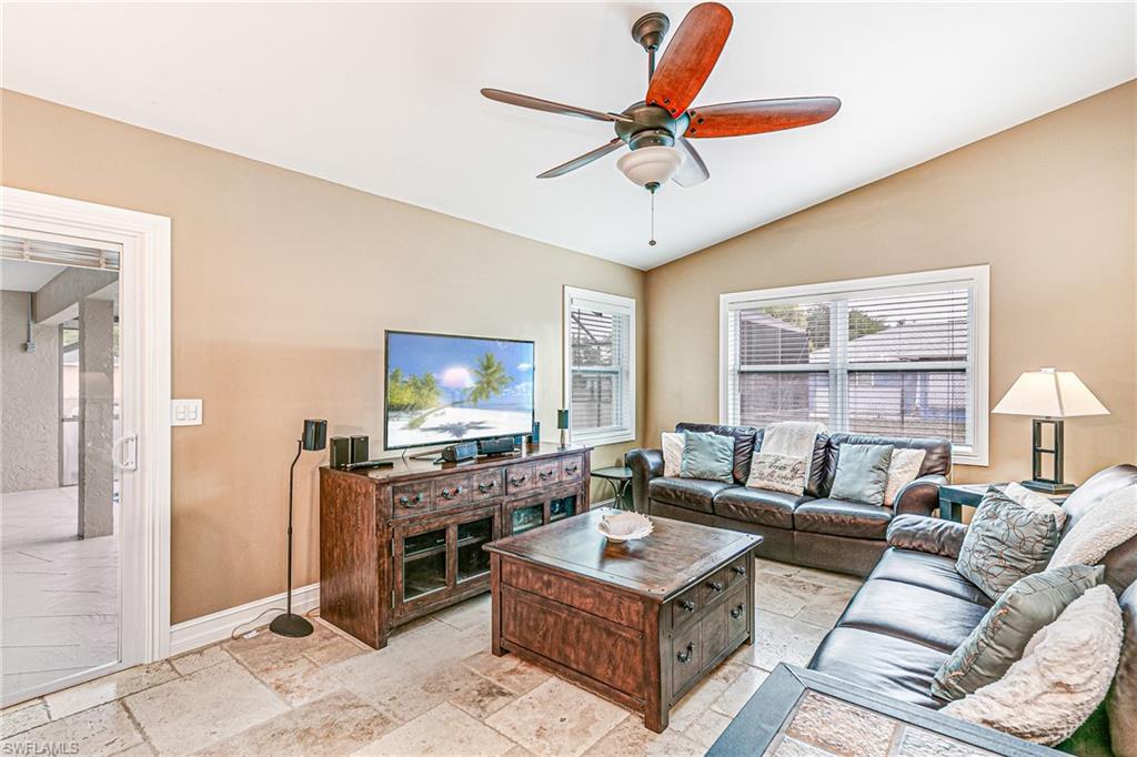 401 Candlewick CIR E