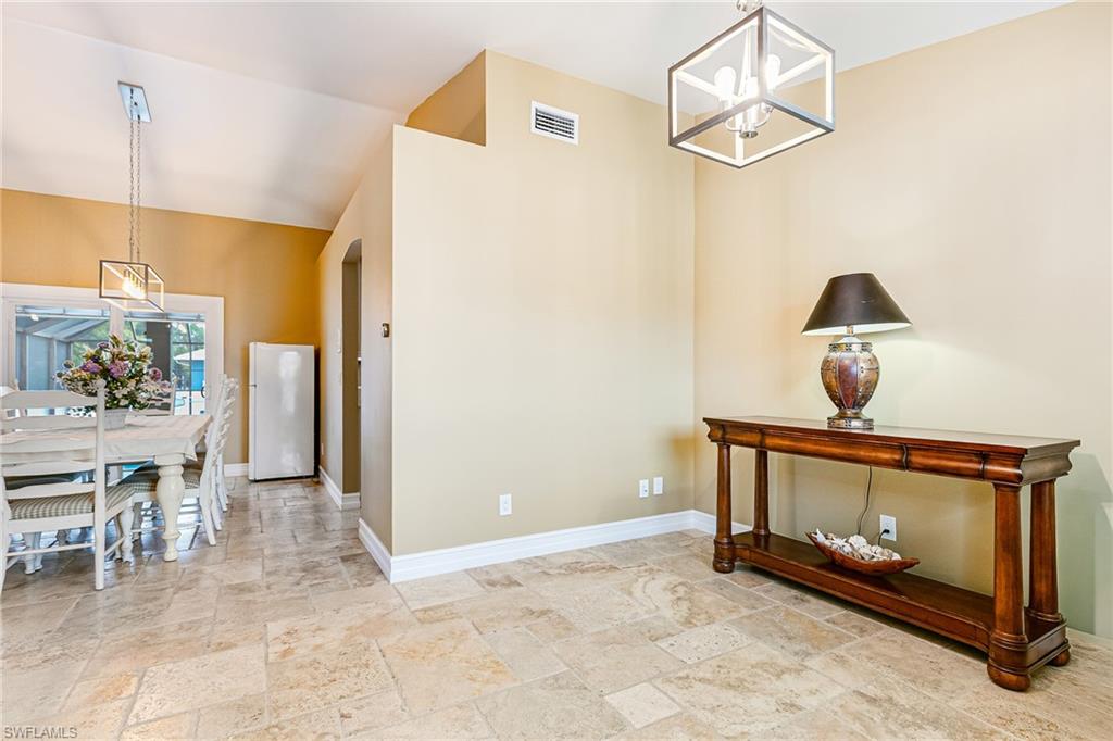 401 Candlewick CIR E