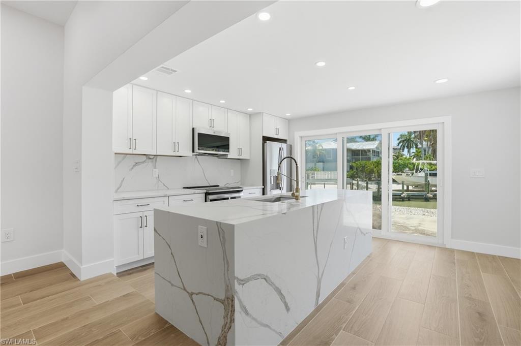 8336 Lagoon RD
