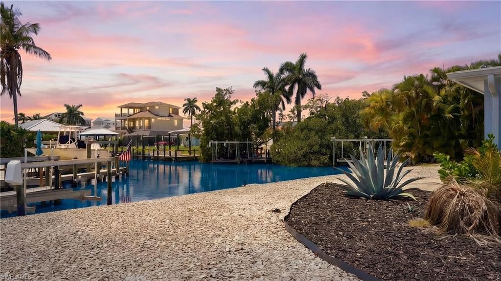 8336 Lagoon RD