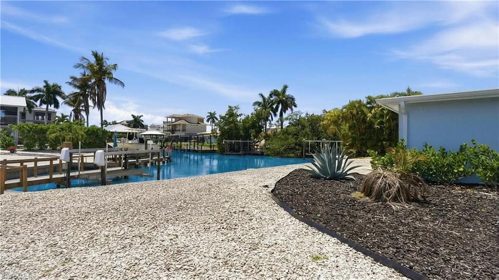 8336 Lagoon RD