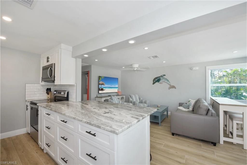 210 Dakota AVE