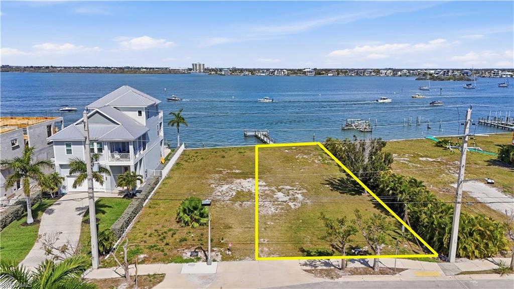 385 Estero BLVD